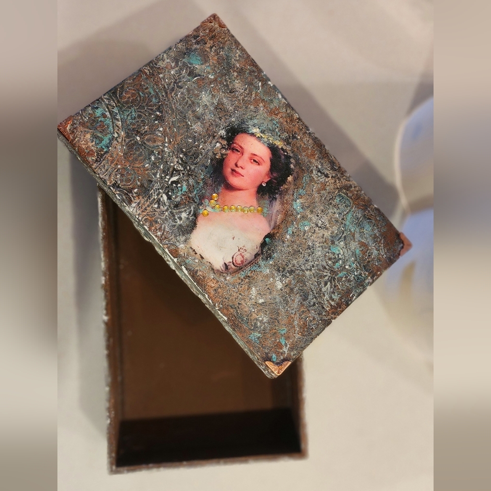 Hand Made The Box - Picture 2 of 3